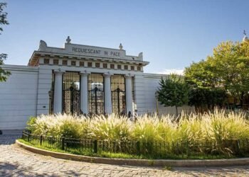 Un café en la Recoleta: el Gobierno licita una cripta para un nuevo espacio gastronómico