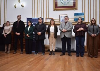 Vidal otorga $500.000 a docentes sin paros y ADOSAC lo califica de extorsión
