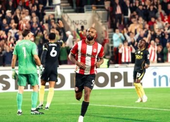 Brentford sorprende y golea al Chelsea en la Premier League