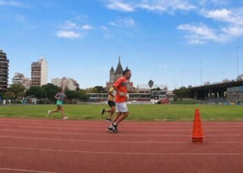 Cierre de la pista de atletismo en Parque Chacabuco por renovación integral