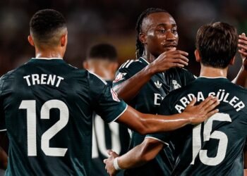 El Real Madrid se aferra a la cima tras un vibrante triunfo sobre Elche