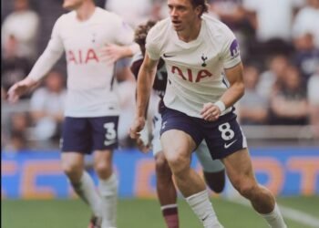 El Tottenham sigue en problemas tras caer ante Aston Villa