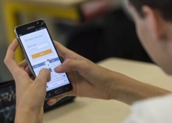 El uso excesivo del celular en estudiantes: más de seis horas diarias y señales de alerta