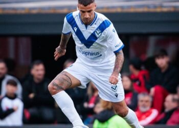 Emmanuel Mammana, defensor de Vélez, operado de urgencia tras un grave accidente en el partido contra Newell’s