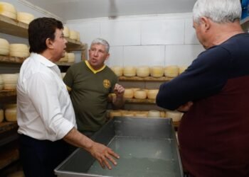 Espinoza resalta la importancia de la educación agraria en Alberti