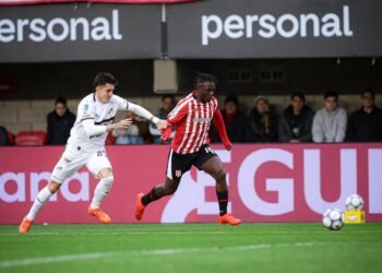 Estudiantes logra un triunfo agónico ante Platense y se acerca a los playoffs