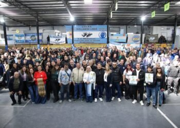 Ferraresi critica a Milei por su cambio de postura sobre Malvinas