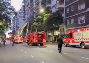 Incendio en Recoleta: el SAME asiste a dos vecinos