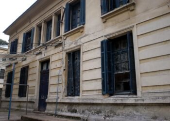 Incendio en el Hospital Moyano: 25 pacientes evacuados y 10 profesionales atendidos
