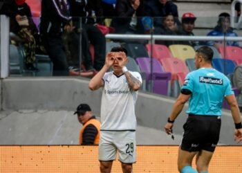 Independiente y San Lorenzo se enfrentan en un partido crucial por los playoffs