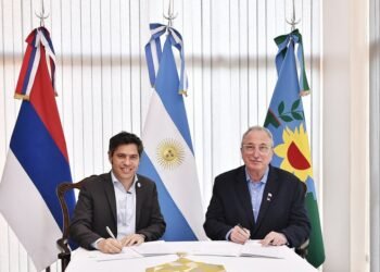 Kicillof y Passalacqua firman acuerdos en Misiones y critican a Milei