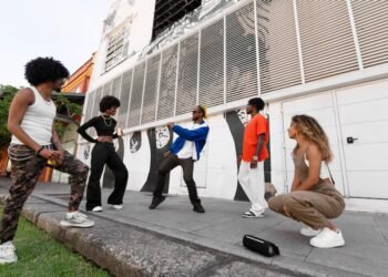 La nueva tendencia de las batallas de aura y su impacto en la identidad juvenil