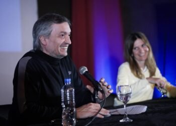 Máximo Kirchner propone un impuesto del 3% a giros al exterior y estima recaudar US$1.900 millones