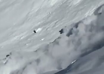 Milagroso escape de dos esquiadores tras avalancha en Cerro Chapelco