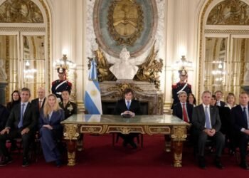 Milei reafirma soberanía sobre Malvinas y busca acorralar a la oposición