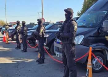 Operativo policial revela estupefacientes en colectivos de hinchas antes del Boca-Vélez