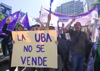 Paro universitario por el incumplimiento de la Ley de financiamiento