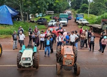 Productores de yerba mate protestan en Misiones durante visita de Milei