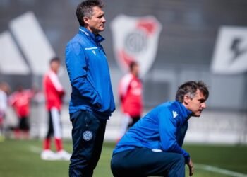 River se impone a Vélez en un amistoso vibrante en Ezeiza