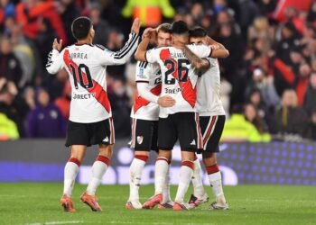 River y Huracán se enfrentan en un choque crucial por los playoffs