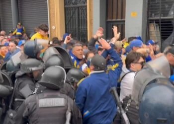 Tensos incidentes antes del Boca-Racing: enfrentamientos con la Policía en Rosario