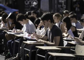 Universitarios inician paro escalonado tras fallida reunión con el Gobierno
