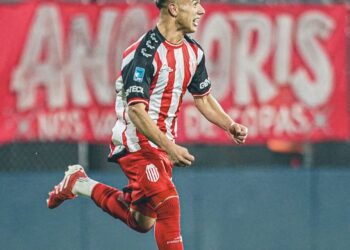 Barracas Central se acerca a los playoffs tras vencer 2-1 a Estudiantes de Río Cuarto