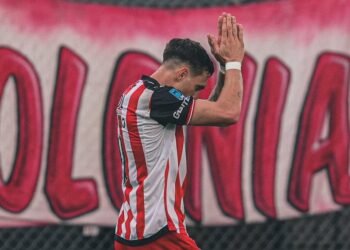 Barracas Central se impone a Huracán y se mete en la zona de playoffs