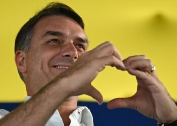 Detienen avión de Flávio Bolsonaro en Iguazú que intentó salir como vuelo sanitario