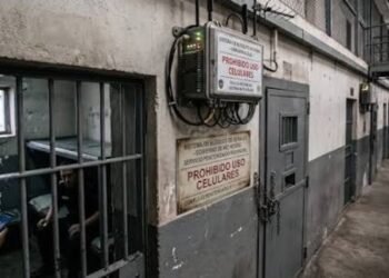 Dos reclusos imputados por tomar rehén a guardia en Mendoza