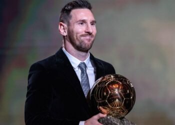 Estrellas del fútbol se preparan para el Balón de Oro en Londres, Messi en duda