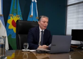 Gray critica la privatización de AySA y alerta sobre obras esenciales en la región