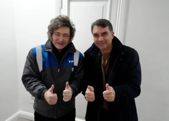 La oposición exige respuestas sobre el posible paso de Bolsonaro por Argentina
