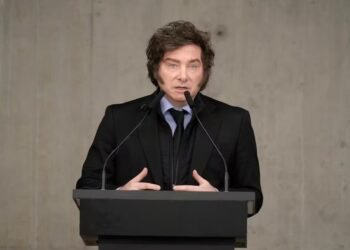 Milei lanza duras críticas a periodistas en clase magistral