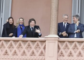 Milei se reúne con su Gabinete y evita pronunciarse sobre la victoria de Lula en Brasil