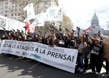 Periodistas se movilizan en el Congreso por la defensa del Estatuto Profesional