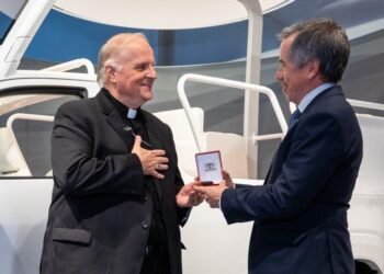 Se presentó el Papamóvil que usará León XIV en su visita a Argentina