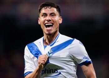 Vélez arrolla 5-0 a Central Córdoba y se acerca a Boca en la tabla anual